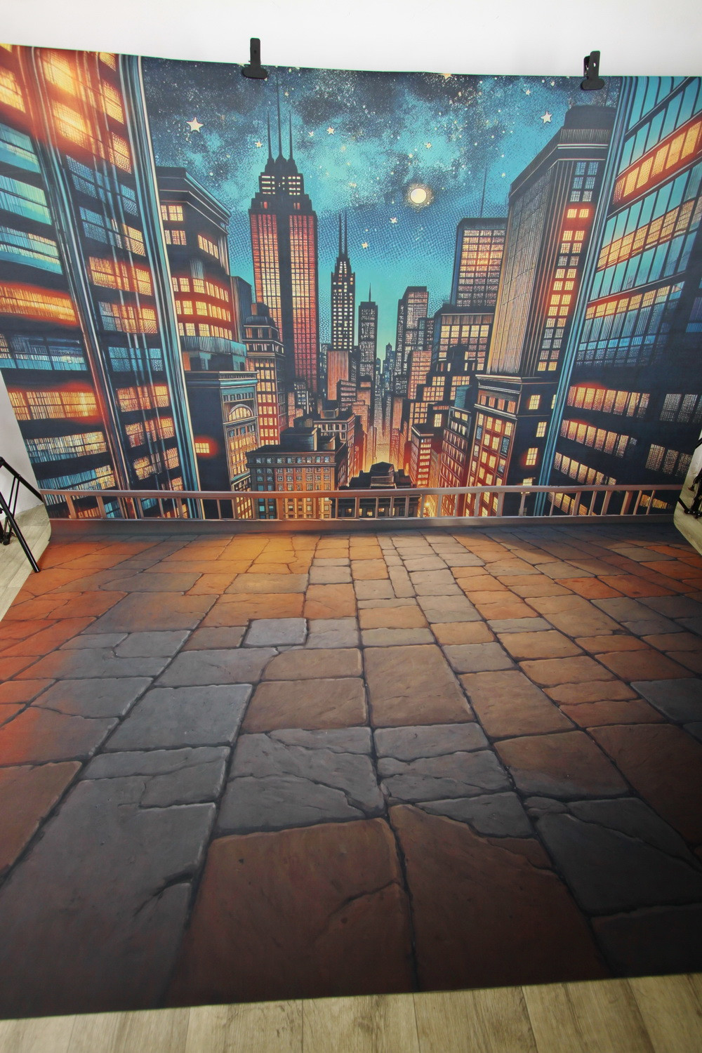 Нейрофотофон "Этому городу нужен герой" стена/пол